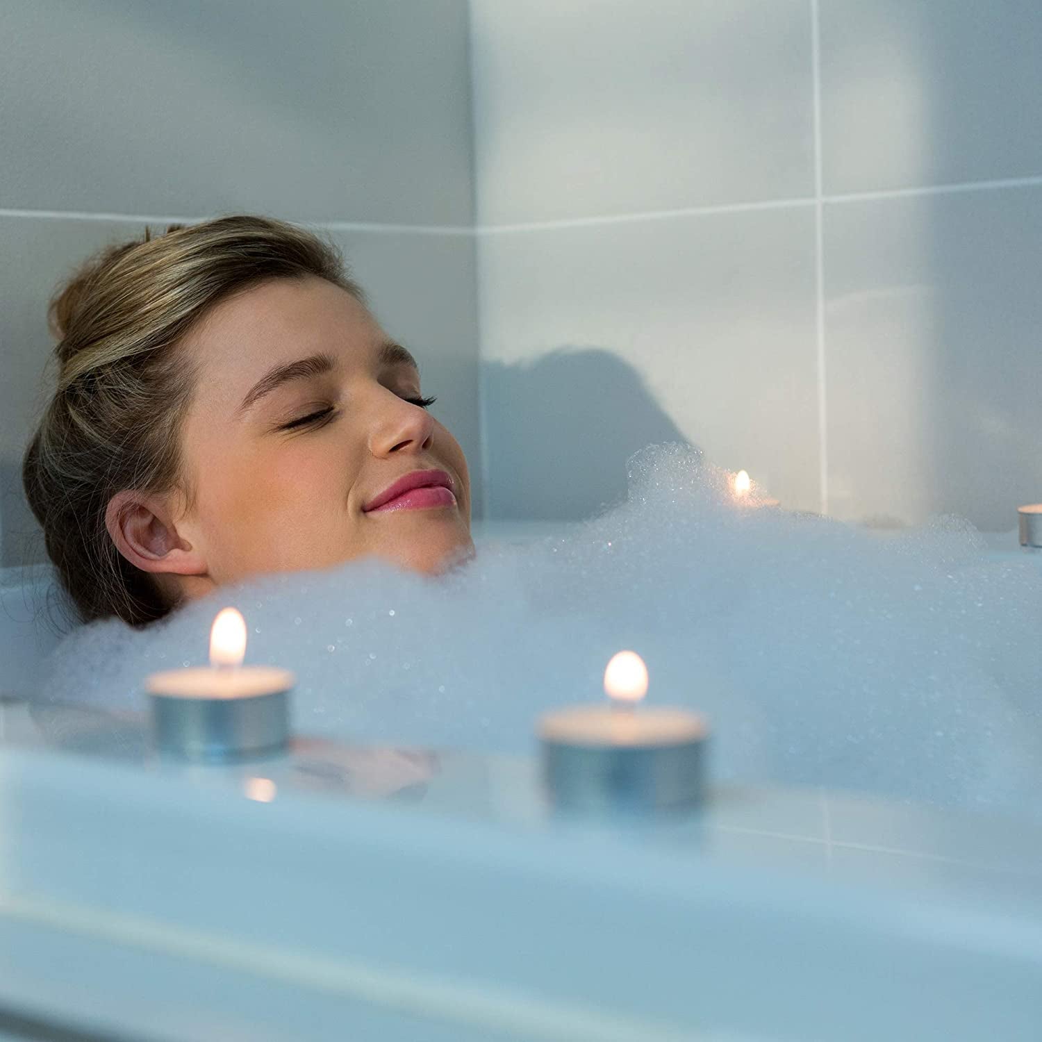 Homelights Unscented White Tealight Candles -100 Pack, 6 to 7 Hour Burn Time Smokeless, Mini Votive Paraffin Candles with Cotton Wicks for Shabbat, Weddings, Christmas, Home Decor